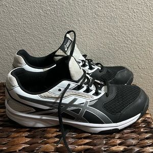 ASICS Upcourt Volleyball Shoe. Size 10. Black/White